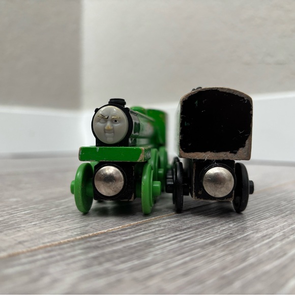 Wooden Flying Scotsman with One Tender - Picture 3 of 14